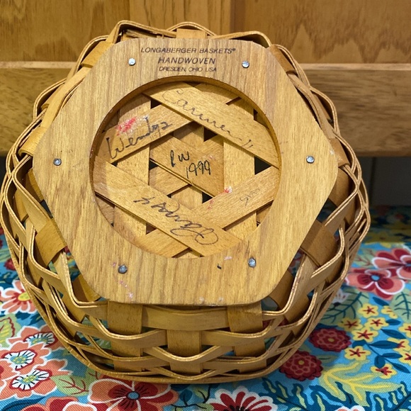Longaberger 1999 Generations Basket,Protector. Signed Wendy, Larry, Car… - Picture 5 of 10